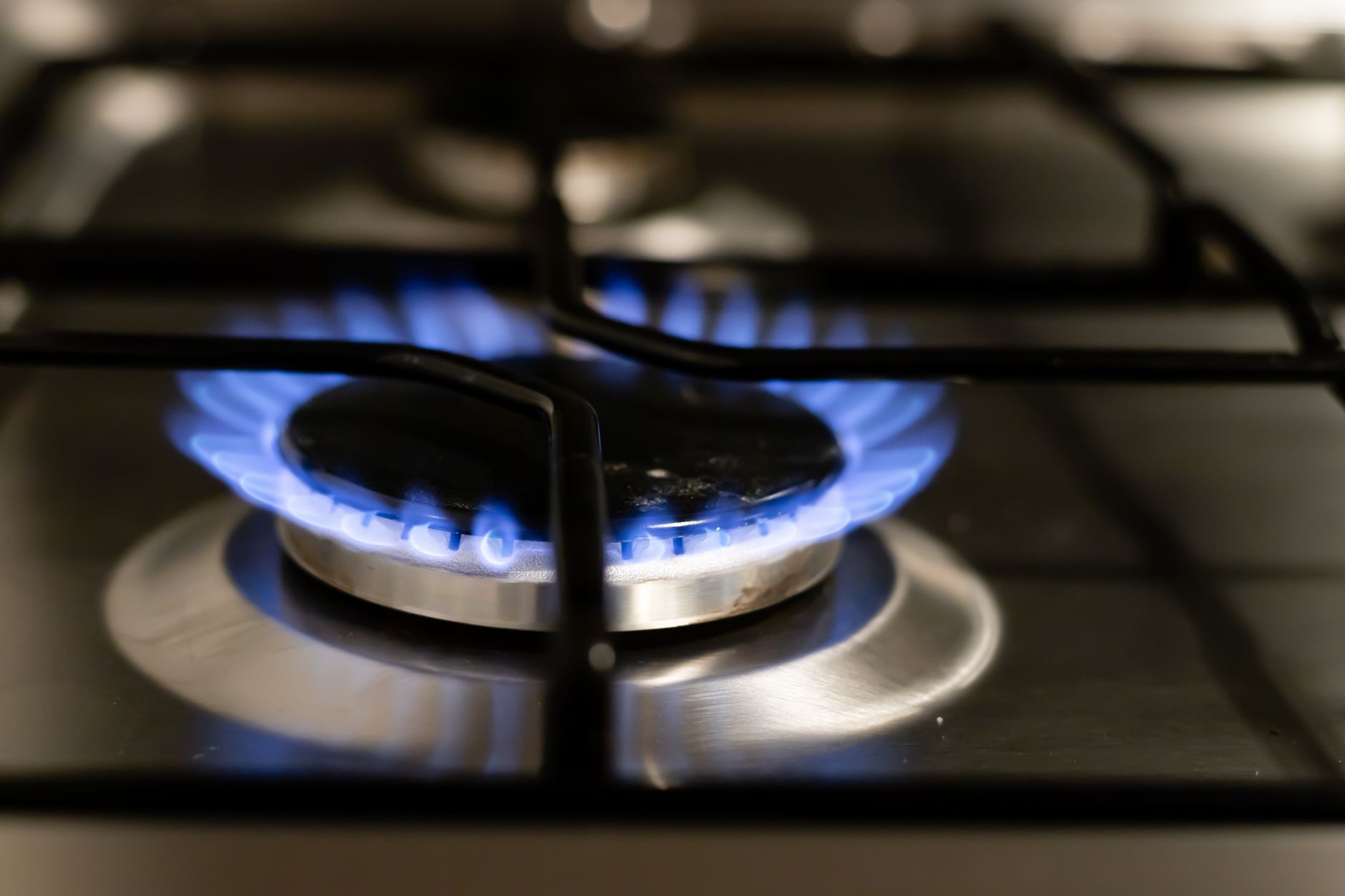 Quemador de estufa a gas encendido