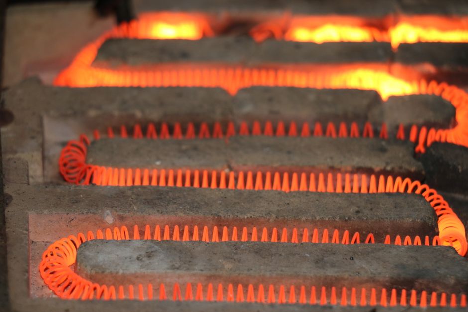 Resistencia eléctrica en espiral al rojo vivo